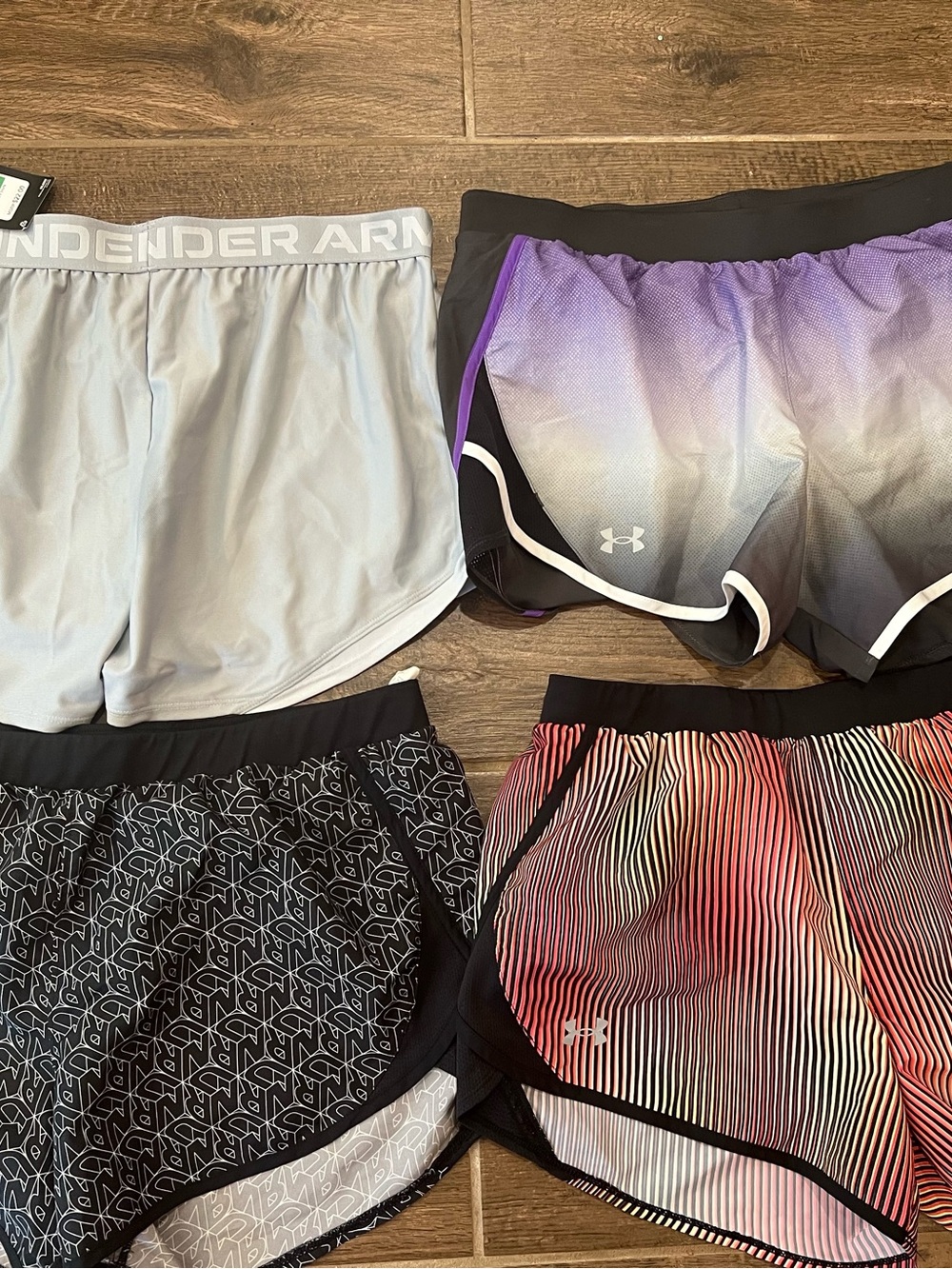 Women’s size L Under Armour Short Bundle x4